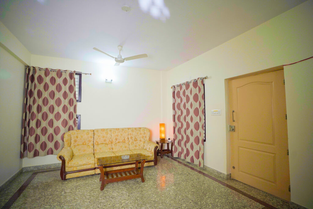 Mystic Felicity Inn - 3 BH Apartment